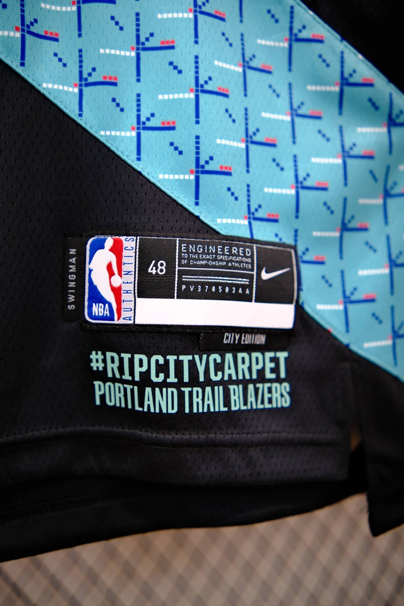 Portland Trail Blazers - Damian Lillard - camisa Game- Worn City Edição - registrou um duplo-duplo - temporada 2022-23 da NBA