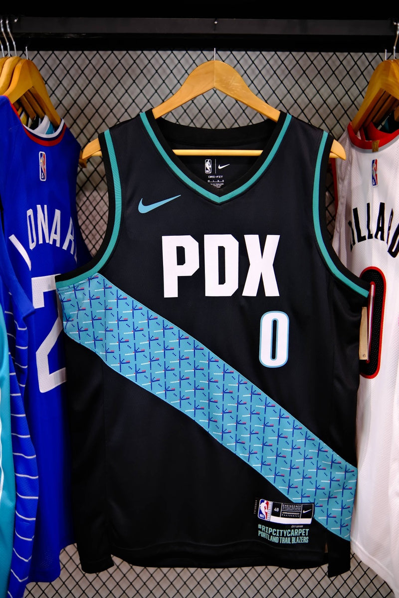 Portland Trail Blazers - Damian Lillard - camisa Game- Worn City Edição - registrou um duplo-duplo - temporada 2022-23 da NBA