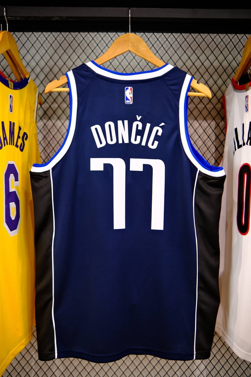 Camisa Dallas Mavericks - 77 Luka Doncic temporada 2023 - azul escuro - edição limitada